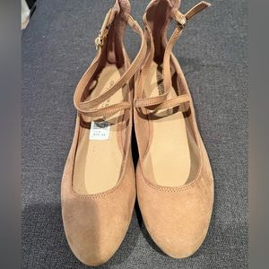 Tan Christian Siriano flats